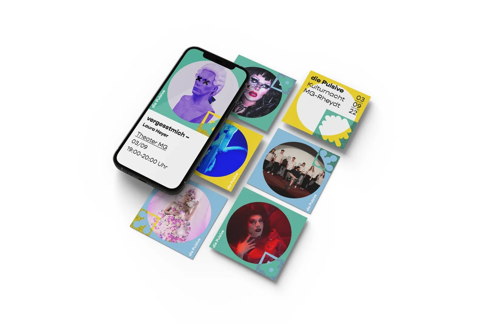 Programmkarten der Kulturnacht „die Pulsive“ mit bunten Bildkacheln, daneben der passende Instagram-Auftritt auf einem Smartphone.